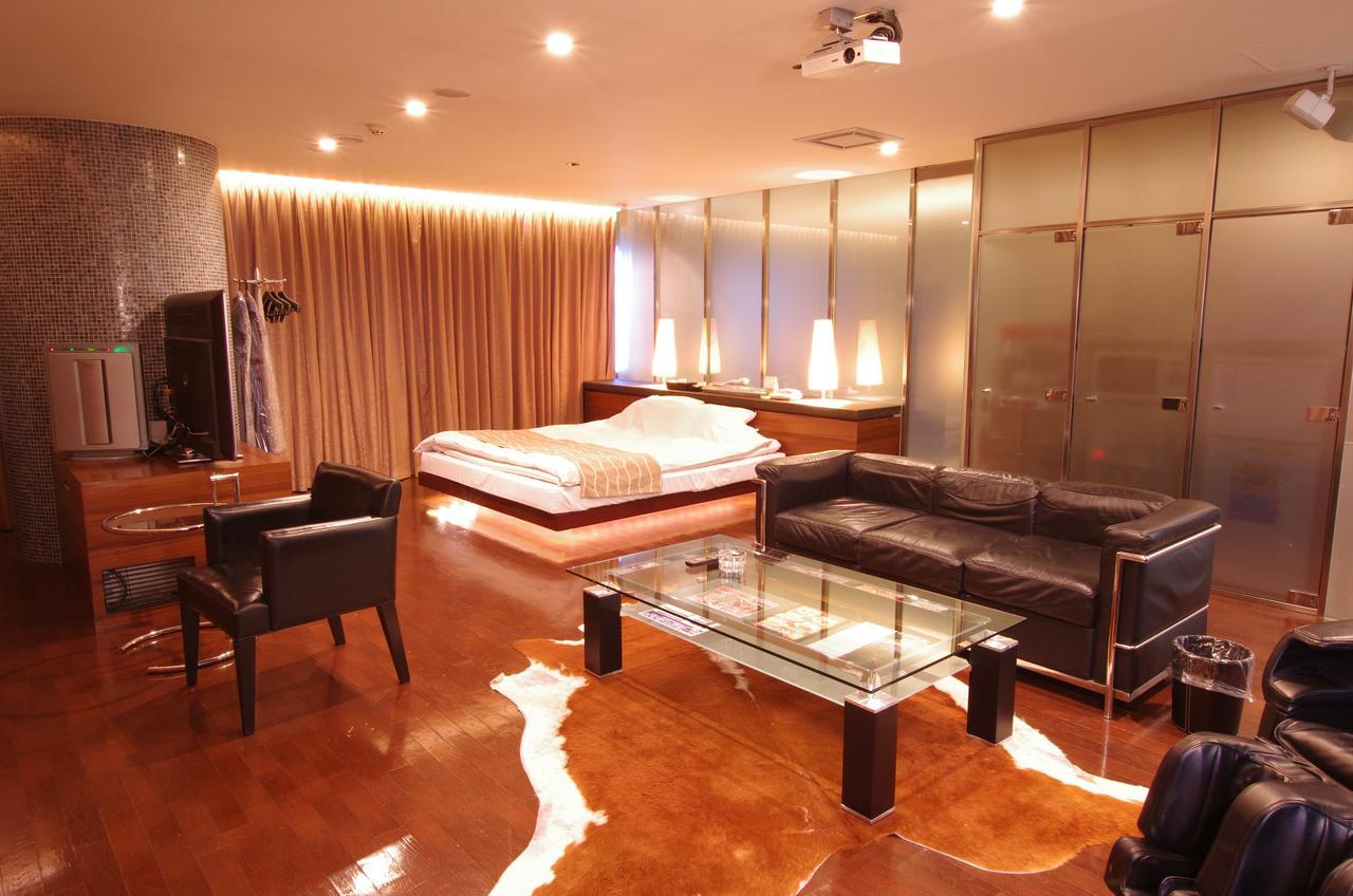 Blue Hotel Octa (Adults Only) Sapporo Esterno foto